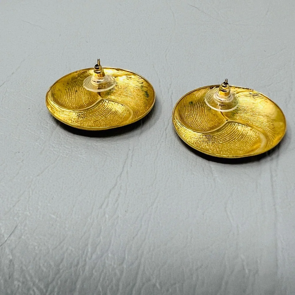 Vintage Gold Tone Swirl Dome Pierced Earrings‎ Textured Ribbed Design